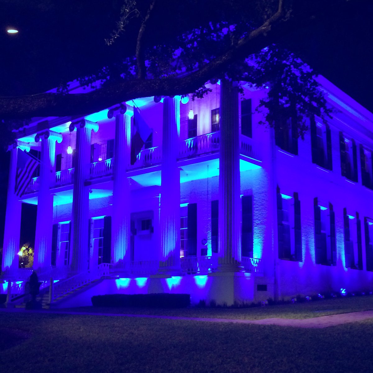 Cm451r6VUAAOBLA.jpg:large