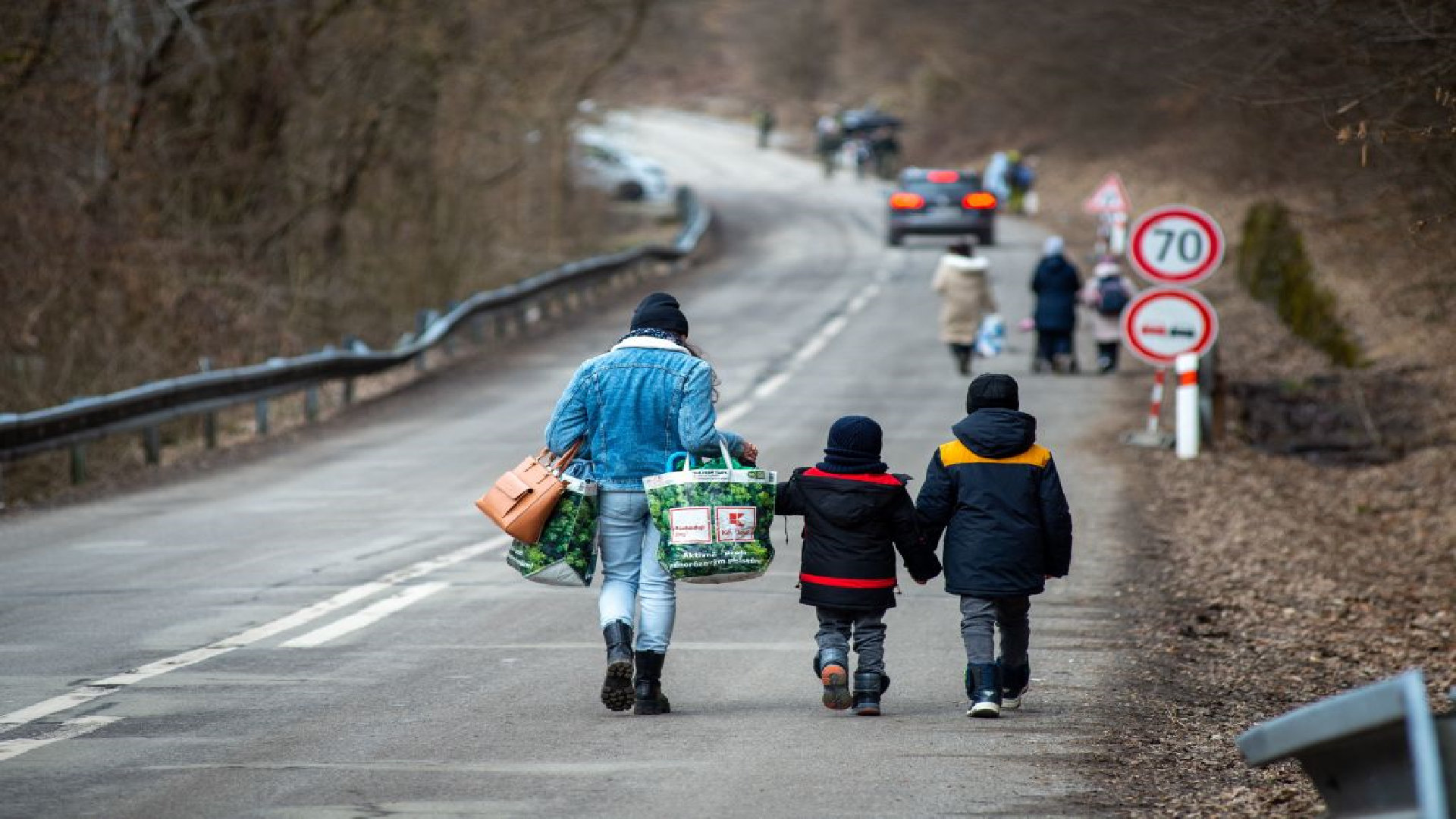 ukranians%20fleeing%20war.png