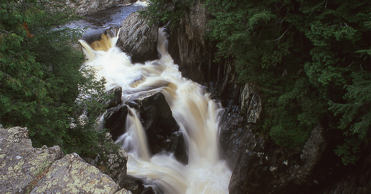 newenglandwaterfalls.com