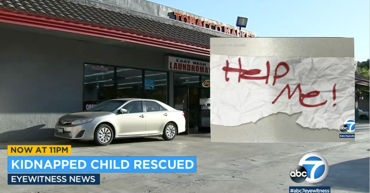 Kidnapped-girl-Help-Me-sign.jpg