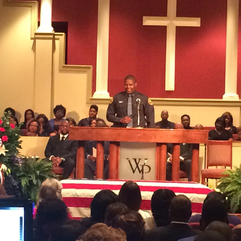 CFJJSLAUUAExR-n.jpg:large