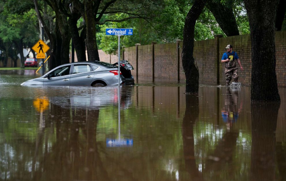houston-rain-flood-01-ap-jc-190508_hpEmbed_11x7_992.jpg