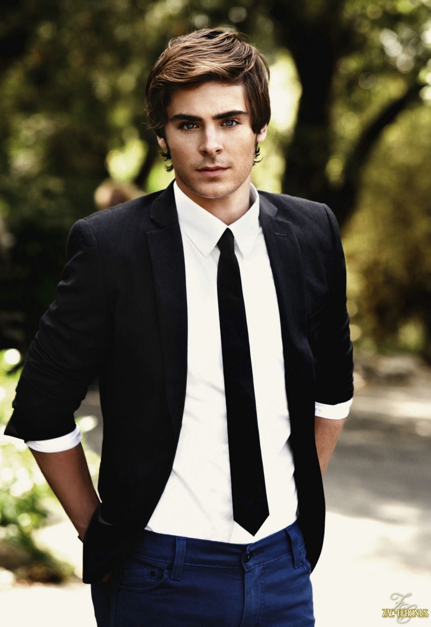Zac-Efron-hot-zac-efron-7280158-1375-2000.jpg