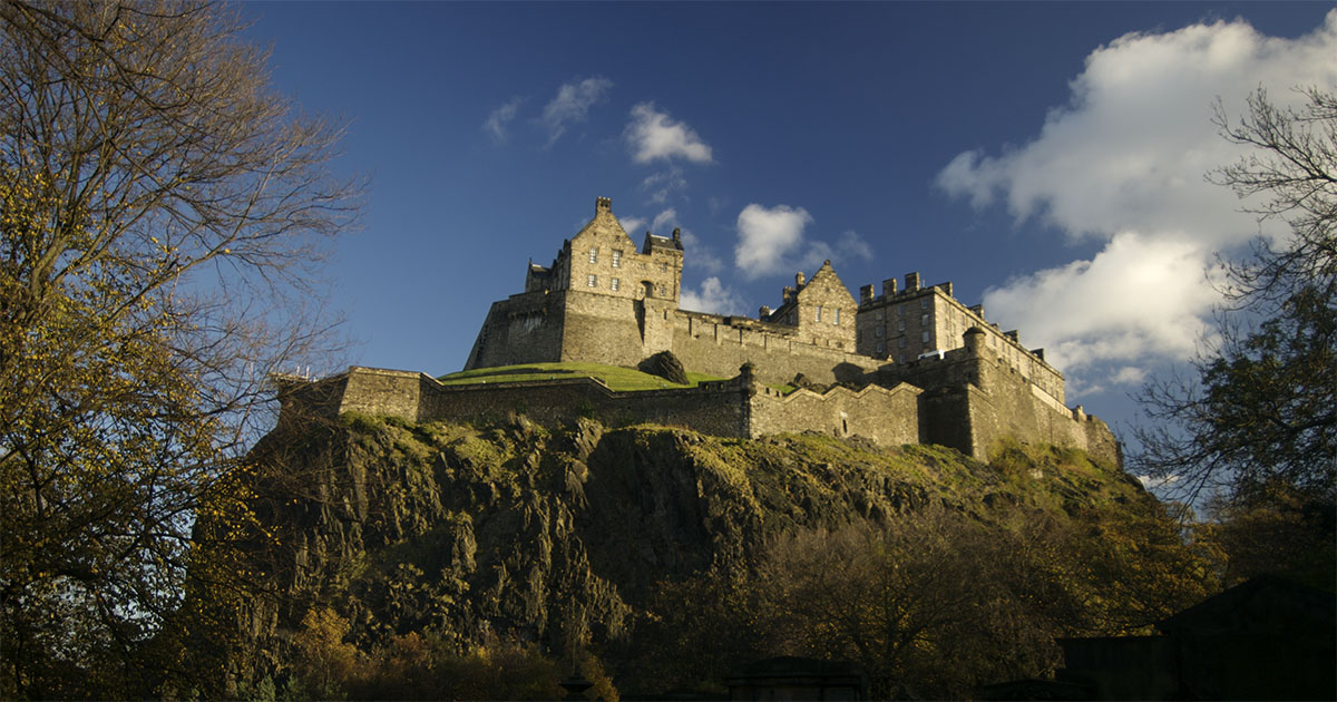 www.edinburghcastle.scot