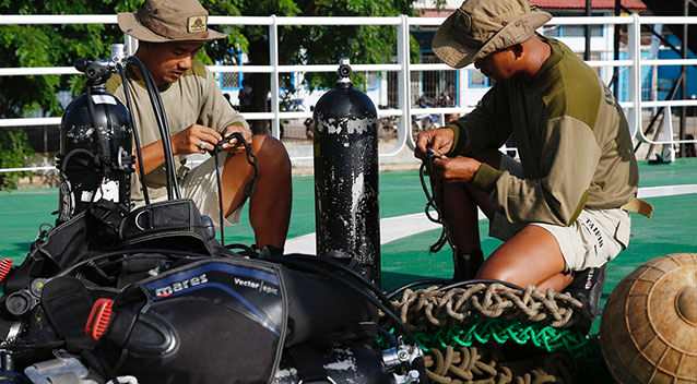 jan01-divers_638.jpg