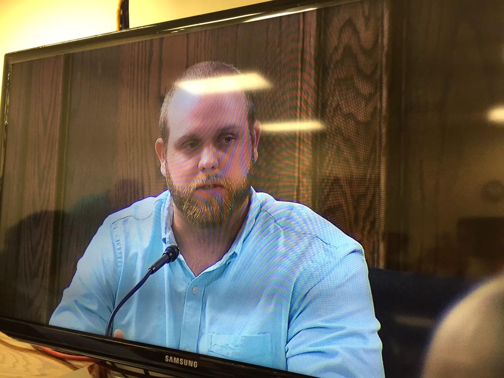 B9mIoTbIcAAzElZ.jpg:large