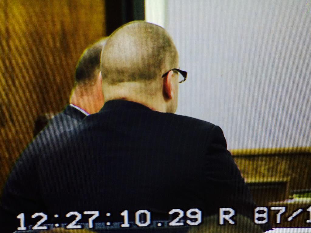 B9k2GbxIQAErdby.jpg:large