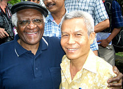 250px-Sombath_Somphone_with_Desmond_Tutu.jpg